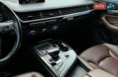 Внедорожник / Кроссовер Audi Q7 2017 в 