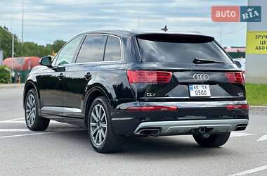 Позашляховик / Кросовер Audi Q7 2015 в 