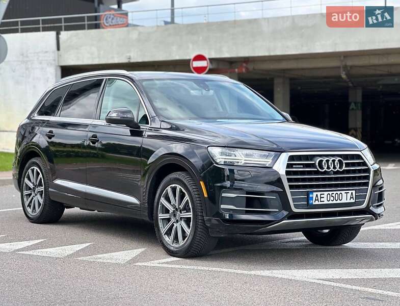 Позашляховик / Кросовер Audi Q7 2015 в 