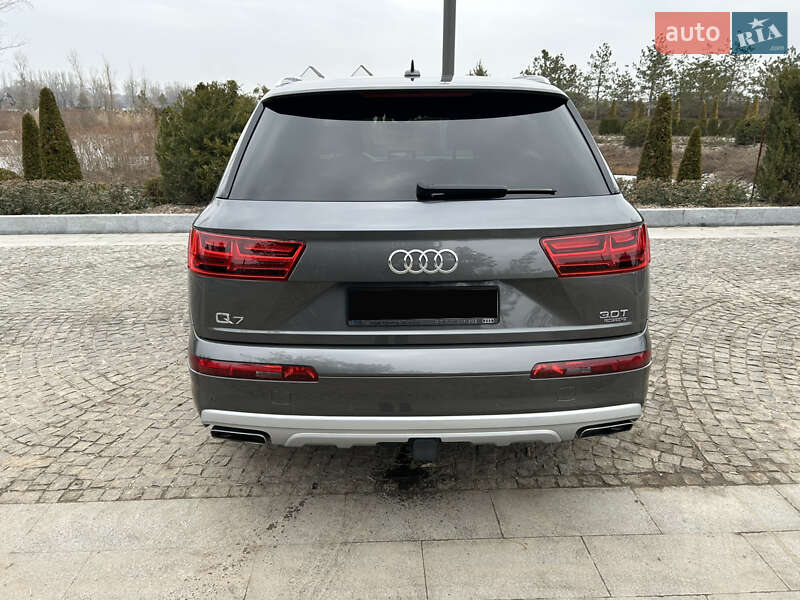 Позашляховик / Кросовер Audi Q7 2018 в Дніпрі