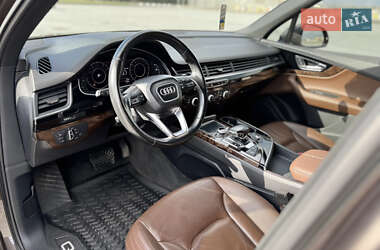 Внедорожник / Кроссовер Audi Q7 2016 в 