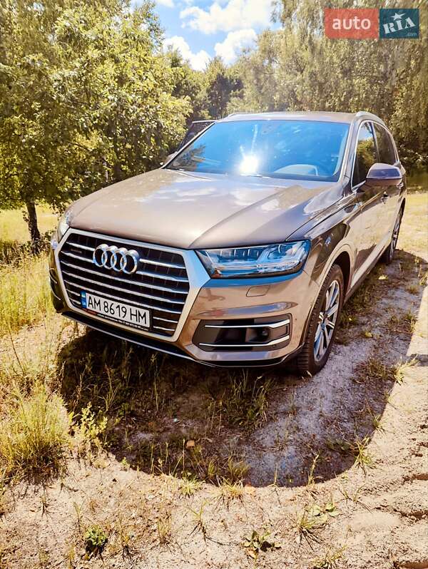 Внедорожник / Кроссовер Audi Q7 2016 в Коростене