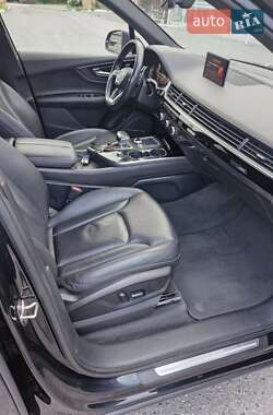 Внедорожник / Кроссовер Audi Q7 2017 в 