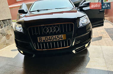 Внедорожник / Кроссовер Audi Q7 2015 в 