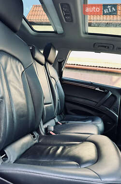 Внедорожник / Кроссовер Audi Q7 2015 в 