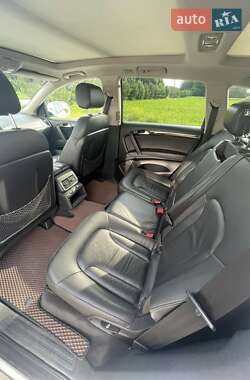 Позашляховик / Кросовер Audi Q7 2012 в 