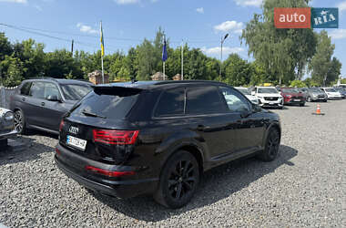 Позашляховик / Кросовер Audi Q7 2018 в 