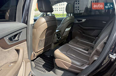 Позашляховик / Кросовер Audi Q7 2018 в 