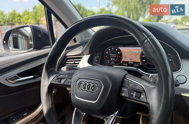 Позашляховик / Кросовер Audi Q7 2018 в 