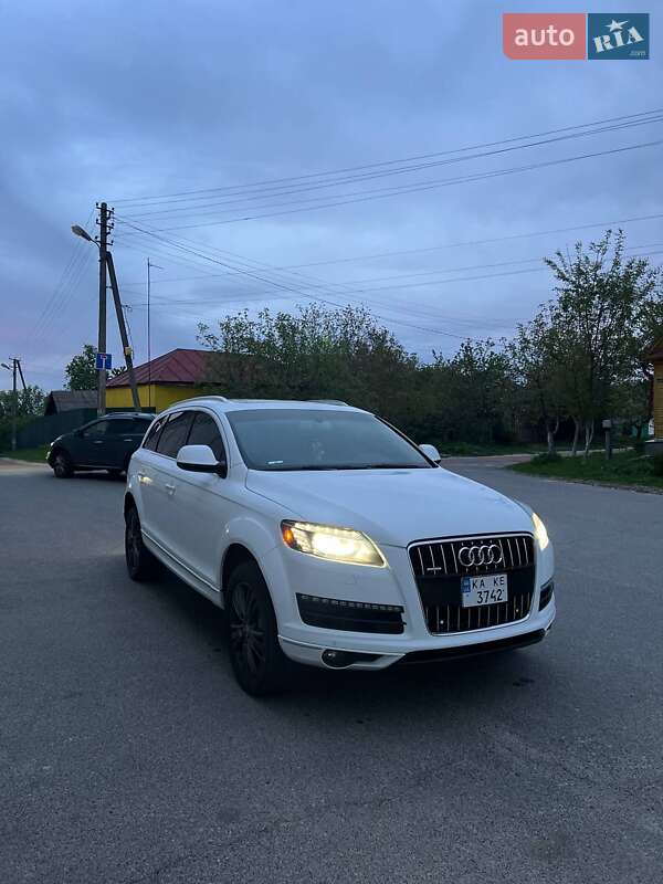Внедорожник / Кроссовер Audi Q7 2011 в Новгород-Северском