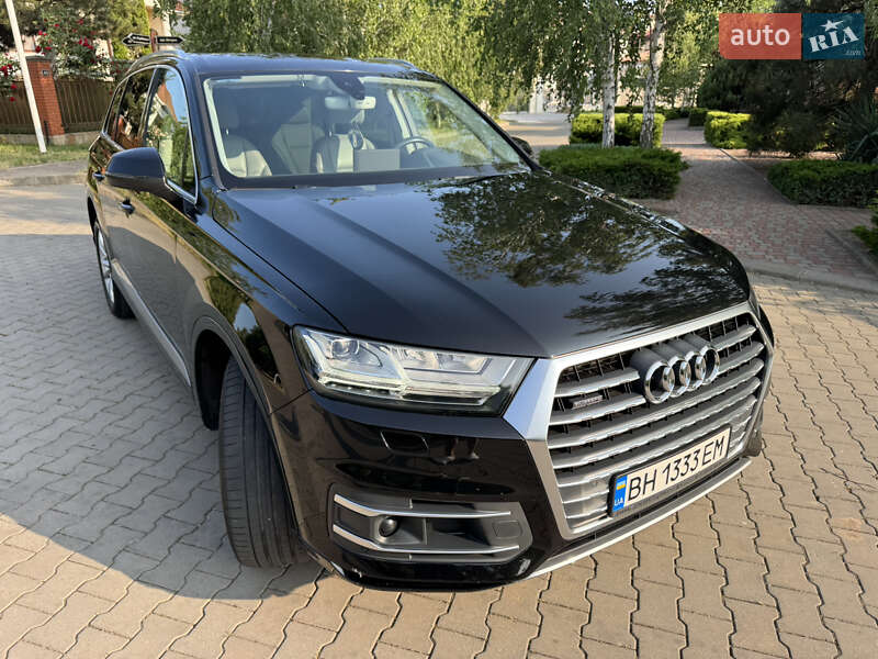 Внедорожник / Кроссовер Audi Q7 2016 в 