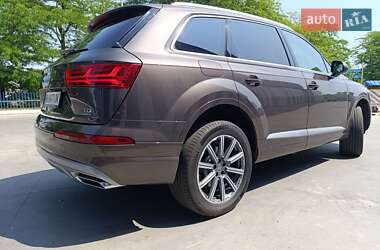 Внедорожник / Кроссовер Audi Q7 2016 в 