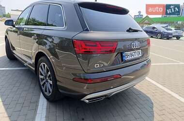 Внедорожник / Кроссовер Audi Q7 2016 в 