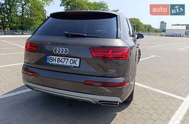 Внедорожник / Кроссовер Audi Q7 2016 в 