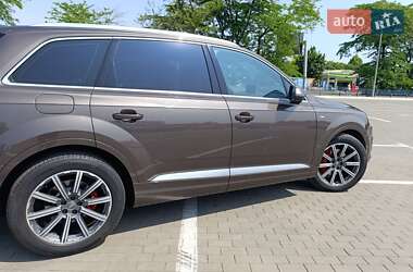 Внедорожник / Кроссовер Audi Q7 2016 в 