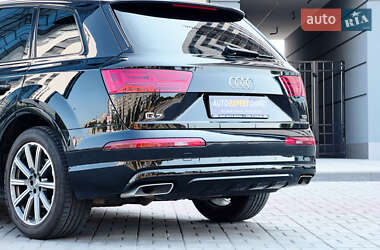 Внедорожник / Кроссовер Audi Q7 2017 в 
