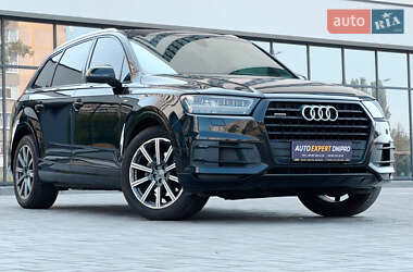 Внедорожник / Кроссовер Audi Q7 2017 в 