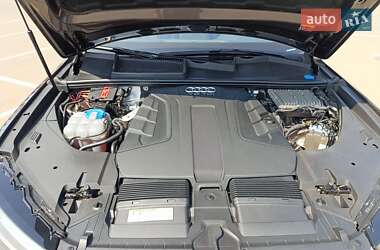 Внедорожник / Кроссовер Audi Q7 2016 в 
