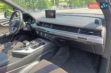 Внедорожник / Кроссовер Audi Q7 2016 в 