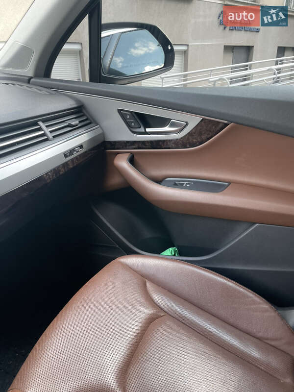 Позашляховик / Кросовер Audi Q7 2019 в Рава-Руській