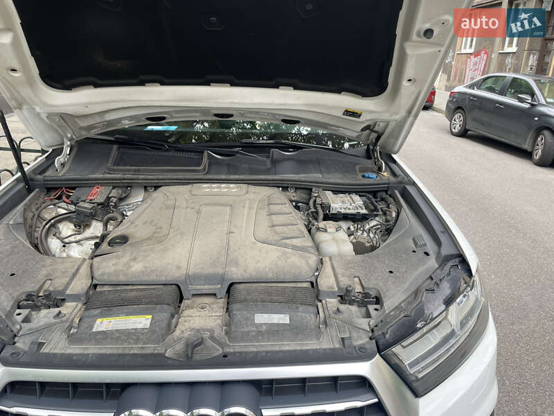 Позашляховик / Кросовер Audi Q7 2019 в Рава-Руській