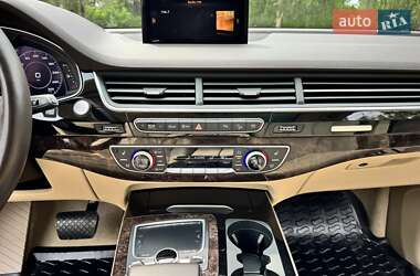Внедорожник / Кроссовер Audi Q7 2018 в 