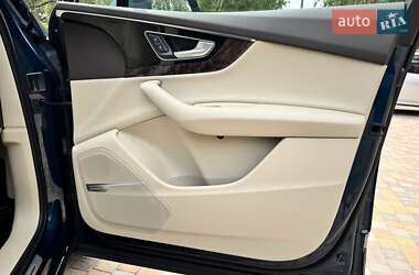 Внедорожник / Кроссовер Audi Q7 2018 в 