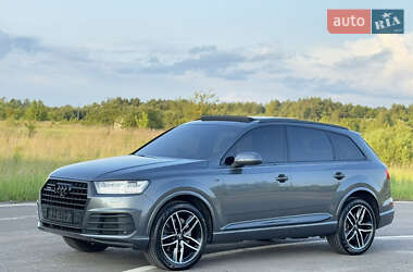 Внедорожник / Кроссовер Audi Q7 2017 в 