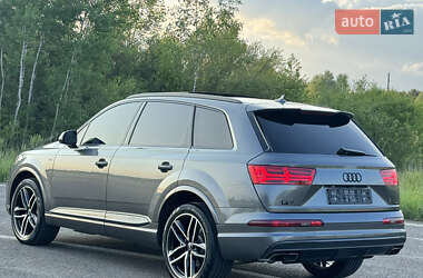 Внедорожник / Кроссовер Audi Q7 2017 в 
