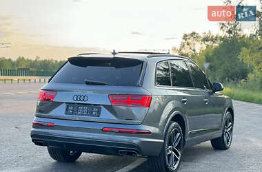 Внедорожник / Кроссовер Audi Q7 2017 в 
