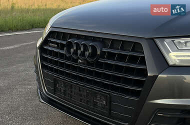 Внедорожник / Кроссовер Audi Q7 2017 в 