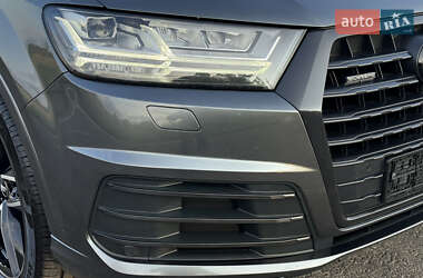Внедорожник / Кроссовер Audi Q7 2017 в 
