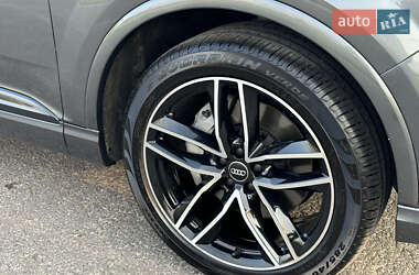 Внедорожник / Кроссовер Audi Q7 2017 в 