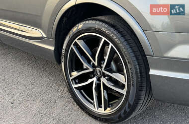 Внедорожник / Кроссовер Audi Q7 2017 в 