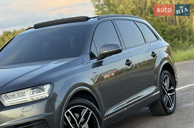 Внедорожник / Кроссовер Audi Q7 2017 в 