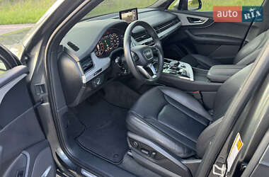 Внедорожник / Кроссовер Audi Q7 2017 в 