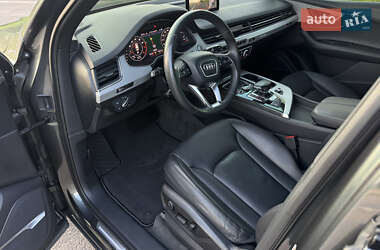 Внедорожник / Кроссовер Audi Q7 2017 в 