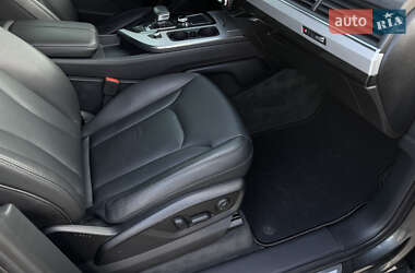 Внедорожник / Кроссовер Audi Q7 2017 в 