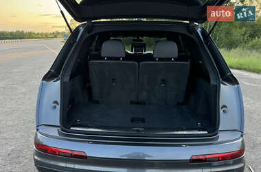 Внедорожник / Кроссовер Audi Q7 2017 в 