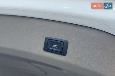 Внедорожник / Кроссовер Audi Q7 2014 в 