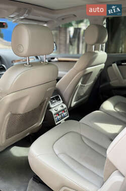 Позашляховик / Кросовер Audi Q7 2013 в 