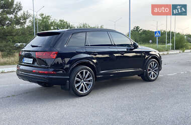 Внедорожник / Кроссовер Audi Q7 2018 в 