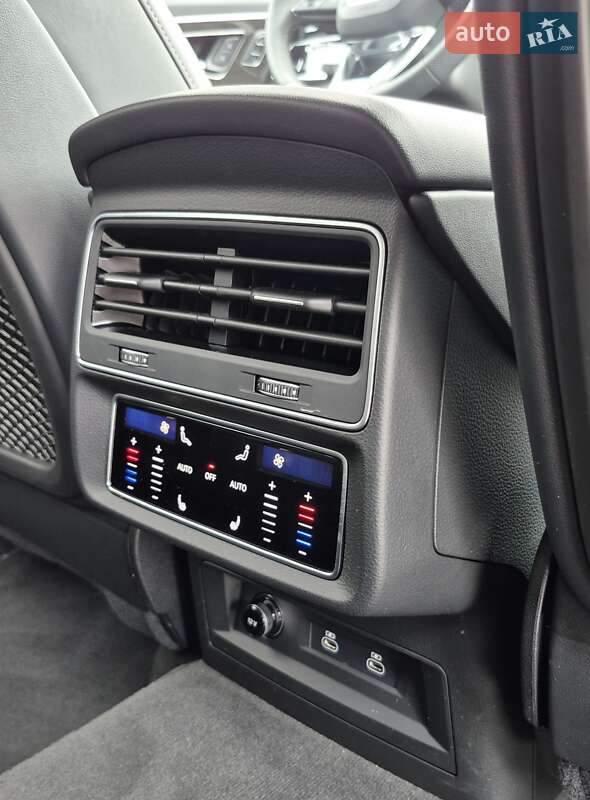 Позашляховик / Кросовер Audi Q7 2024 в Києві