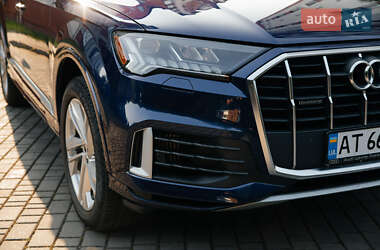 Позашляховик / Кросовер Audi Q7 2021 в 