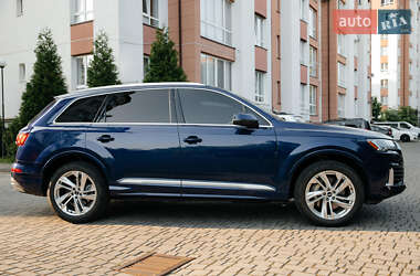 Позашляховик / Кросовер Audi Q7 2021 в 