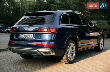 Позашляховик / Кросовер Audi Q7 2021 в 
