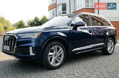Позашляховик / Кросовер Audi Q7 2021 в 