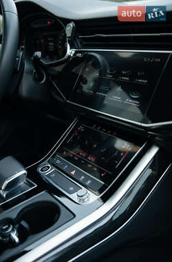 Позашляховик / Кросовер Audi Q7 2021 в 