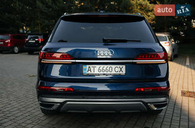 Позашляховик / Кросовер Audi Q7 2021 в 