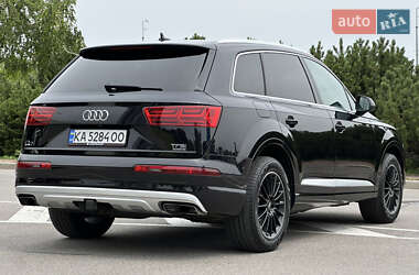 Внедорожник / Кроссовер Audi Q7 2017 в 